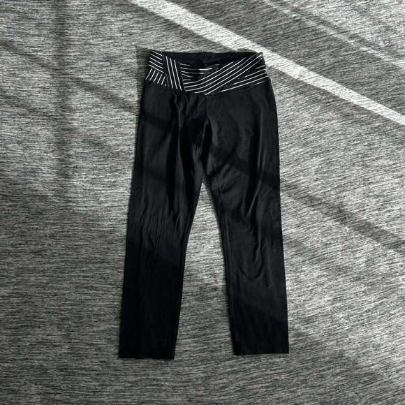 lululemon athletica Pants - Lululemon Wunder Under Cropped‎ Leggings